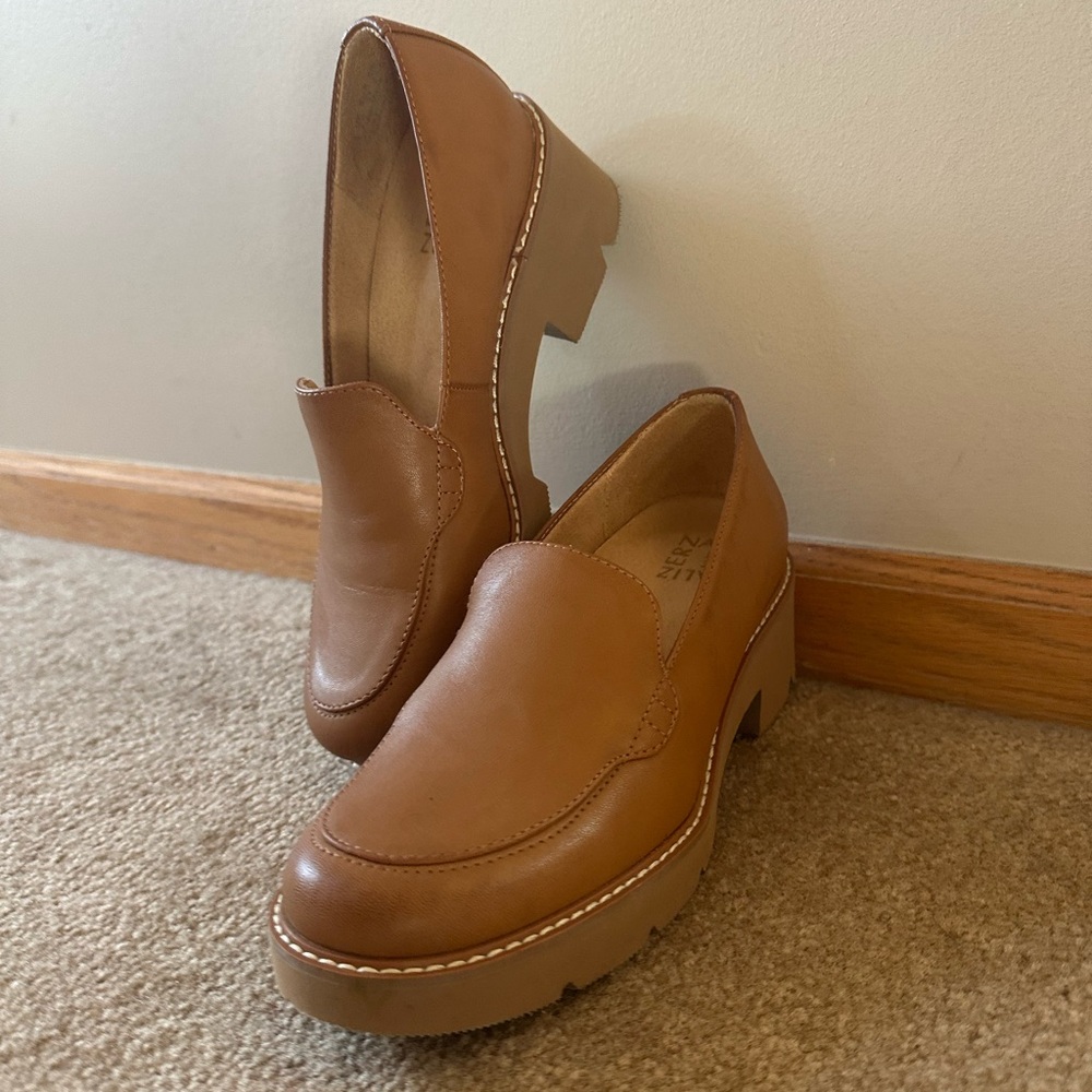 Naturalizer Women's Tan Loafers